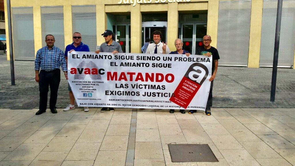Notícia a El Periodico on explico la reclamació de jubilació anticipada dels afectats per amiant